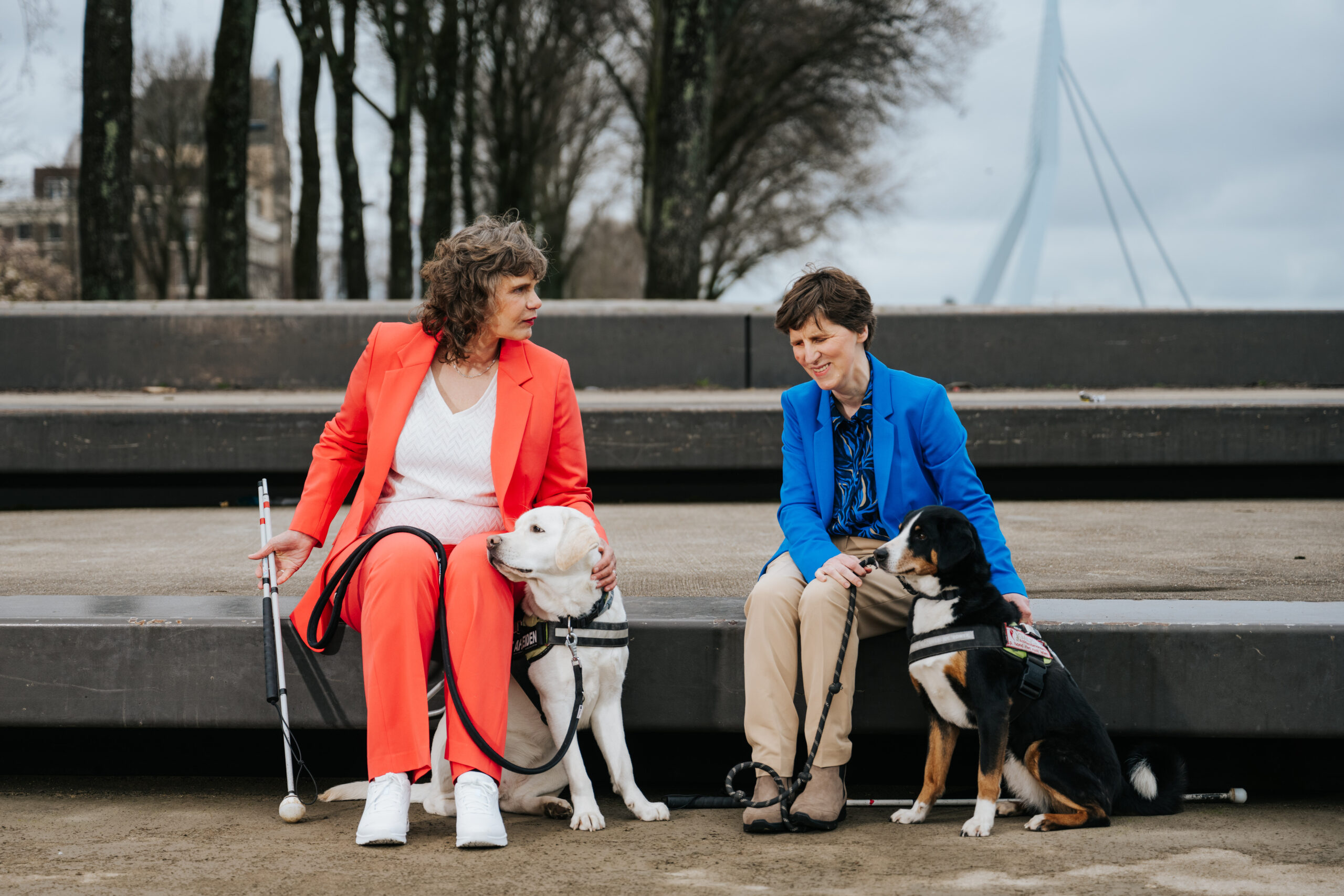 Marianne Ros En Marian Bommeljé met geleidehond